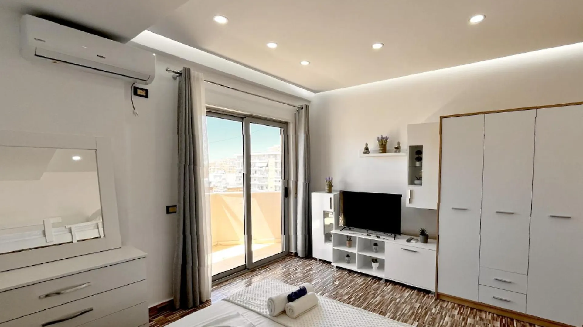 Kam Apartments In The City Center Vlore